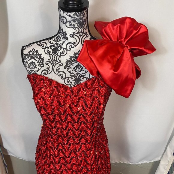 Vintage red sequin mermaid style dress with bow and tulle - Picture 3 of 9